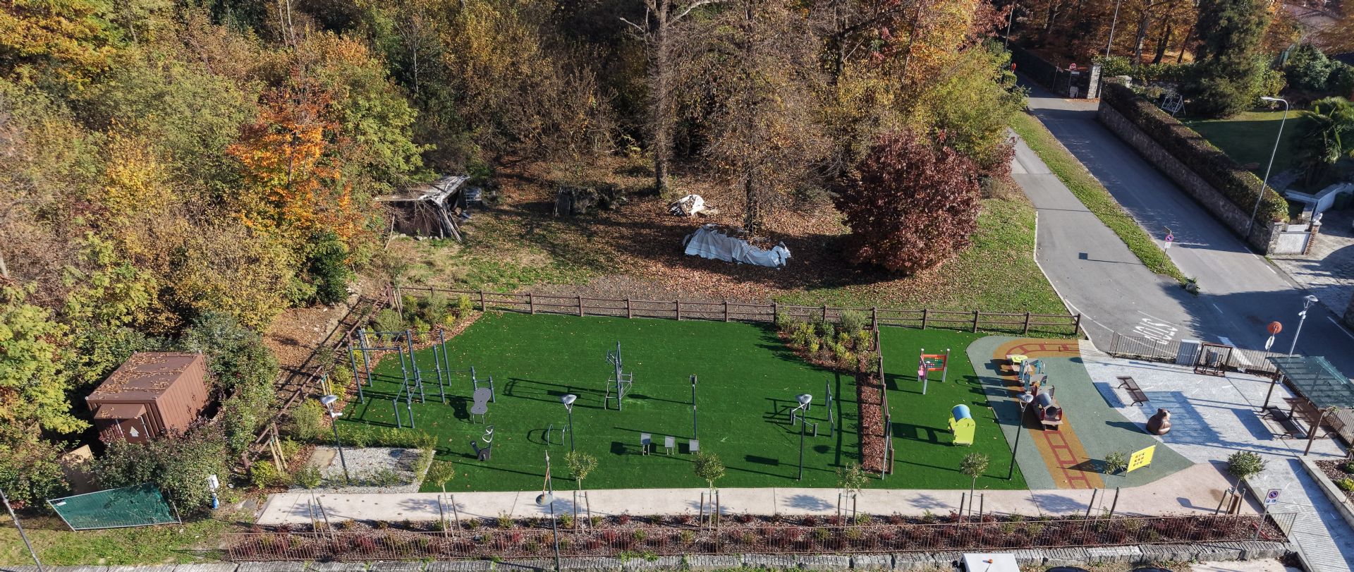 vista dall'alto dell'area parco giochi e area fitness