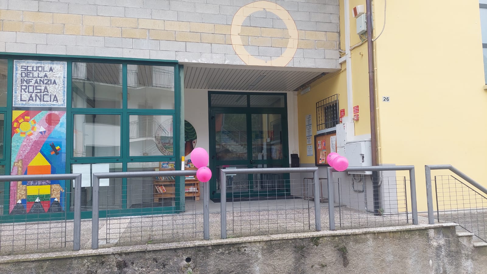 Ingresso scuole Primarie e Scuola dell'Infanzia di Arizzano