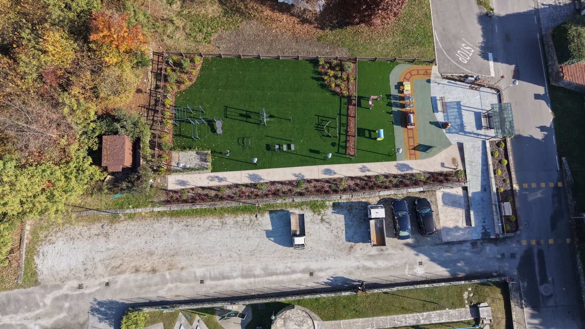 vista dall'alto dell'area parco giochi e area fitness